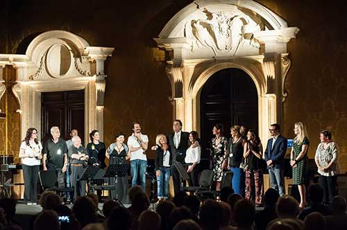 Festival Director Robert McDuffie (center) thanks the staff on the last night; Tiffany Burrafato is to his left.